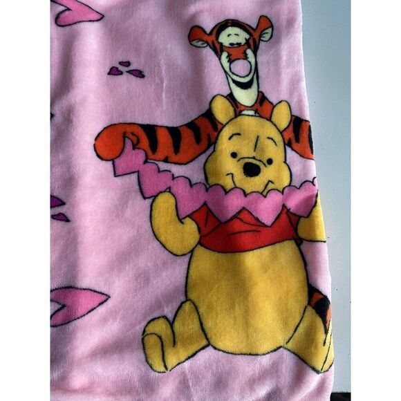 Disney Winnie The Pooh Tigger Piglet Valentines Blanket Soft Throw 50 X 70” NEW - Picture 15 of 16